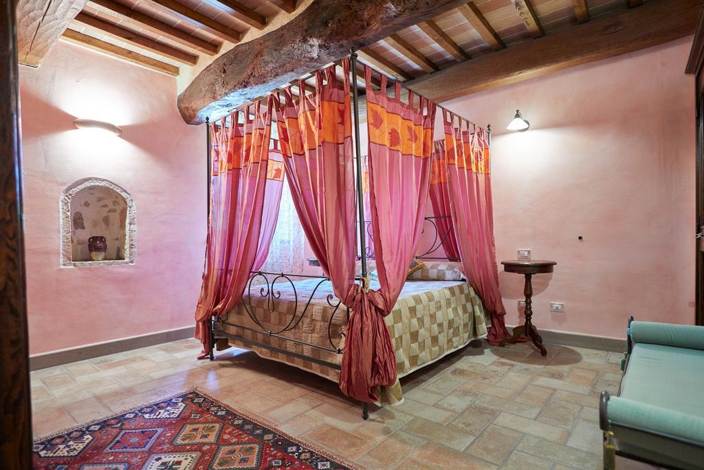 Agriturismo Il Molino Antico - 5 Girasoli スポレート エクステリア 写真